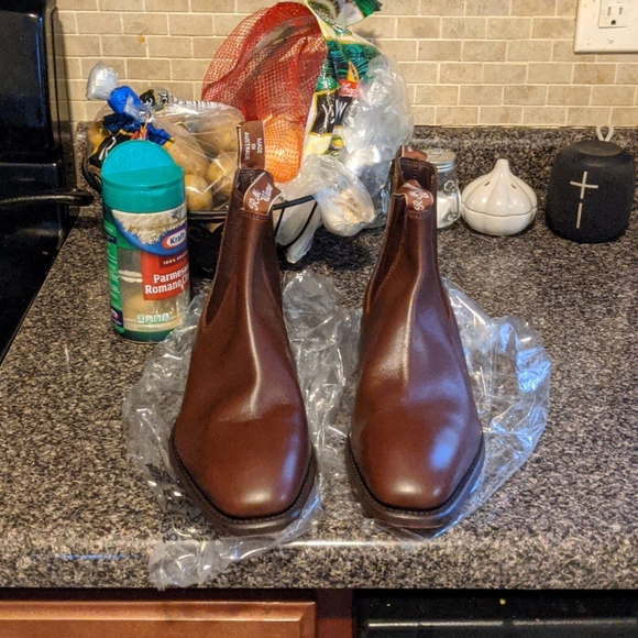 R. M. WILLIAMS - Picture 2 of 4